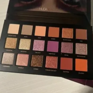 Huda Beauty Desert Dusk Eyeshadow Palette